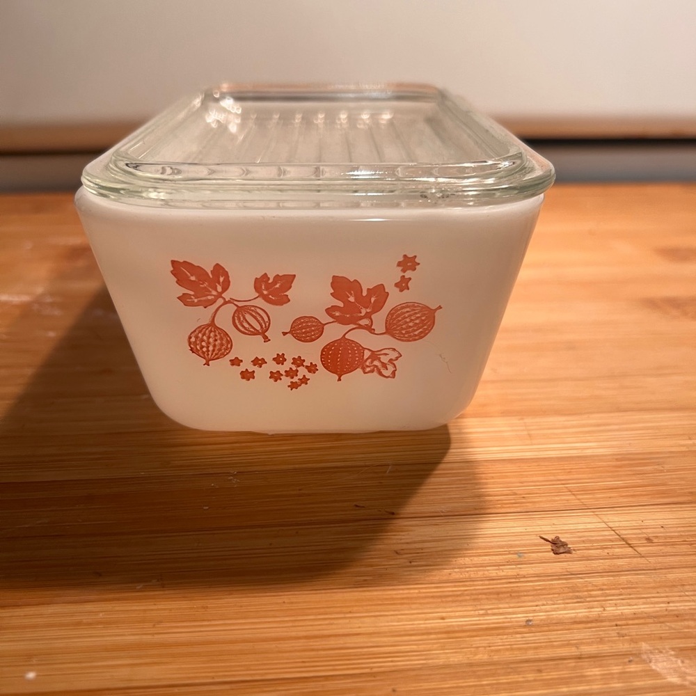 Vintage Pyrex gooseberry refrigerator dish.